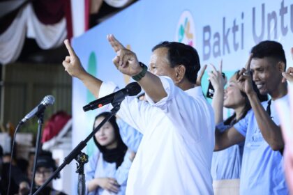 Capres 02, Prabowo Subianto menerima deklarasi dukungan dari Komunitas Bakti Untuk Rakyat di Rumah Kertanegara, Jakarta Selatan.